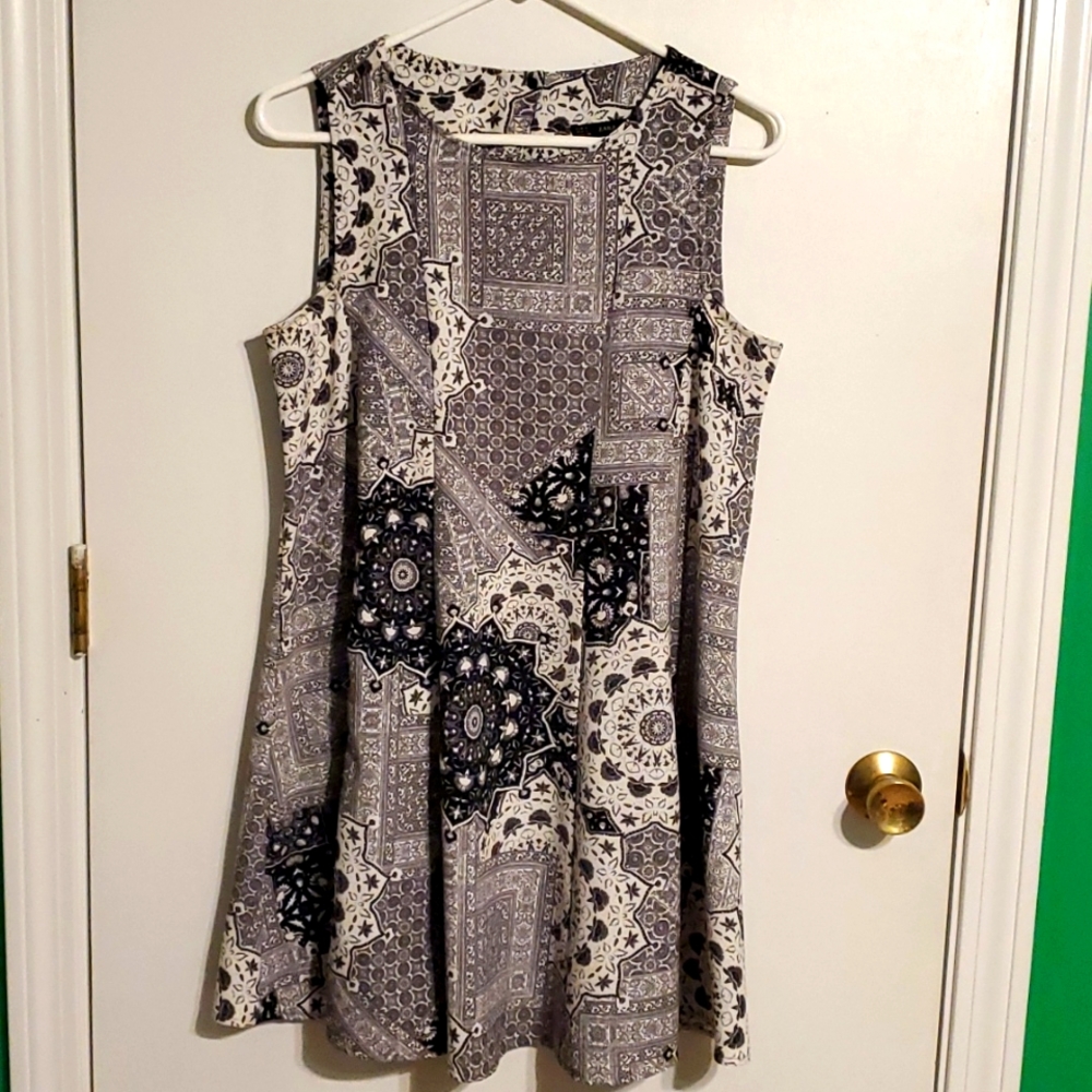 Zara women's L black and grey bohemian design mid dress